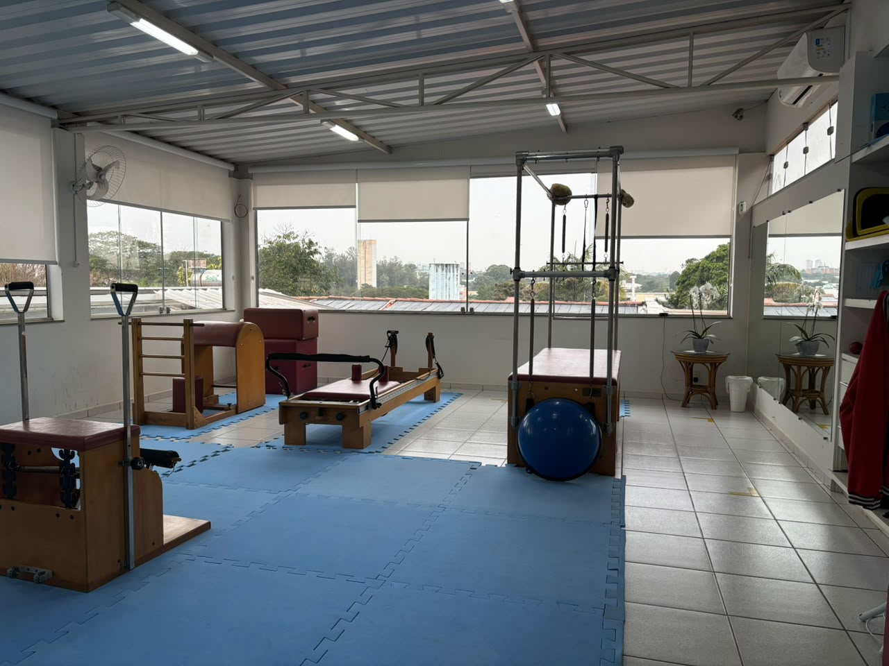 Estúdio de Pilates com aparelhos